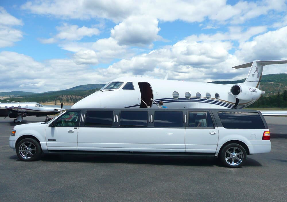 Meadowvale Airport Limo Service: 5 Reasons It Makes Your Travel Smoother